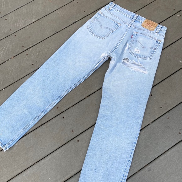 Butt rip vintage Levi’s jeans - Picture 3 of 4